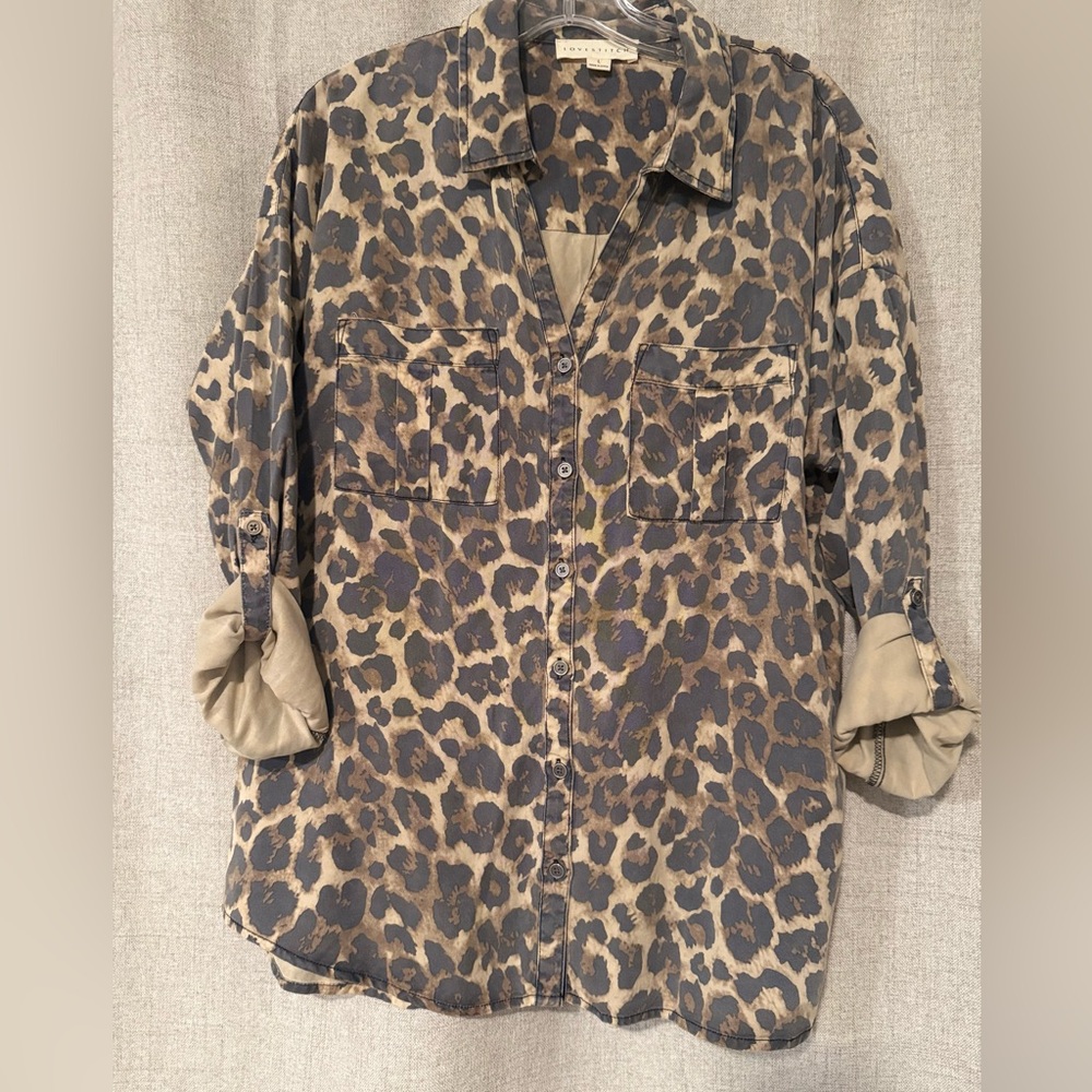 Love Stitch Leopard Button Down | L